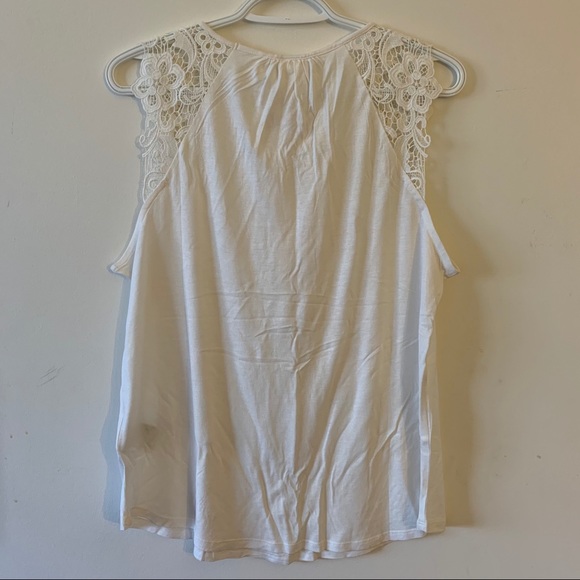 🤍 NWT White Sleeveless Shirt w/ Crochet Detailing - Picture 2 of 2